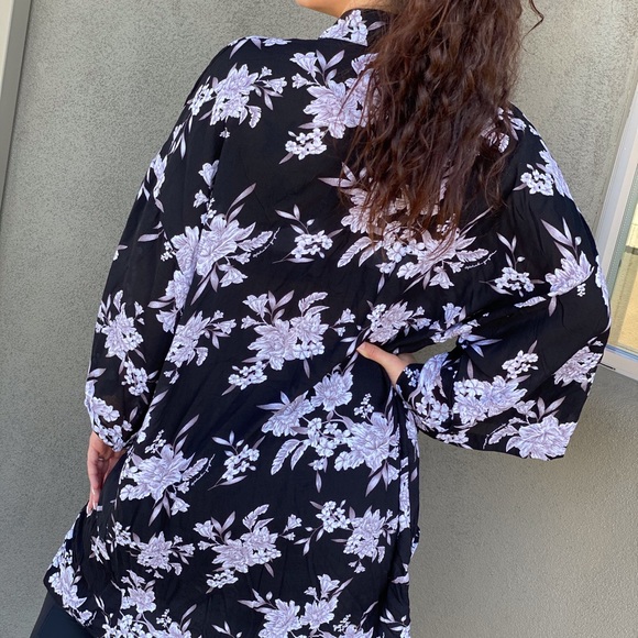 Floral kimono robe - Picture 3 of 9